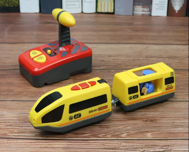 Дистанционный Электрический маленький локомотив Деревянный Железнодорожный поезд магнитно соединенный Мальчики и Детские интеллектуальные игрушки - Цвет: TTO121