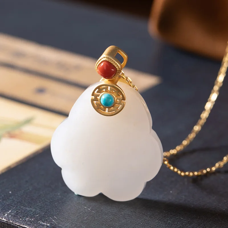 

Yiluyin S925 pure silver Hetian Yunan red retro simple Xiangyun temperament lady personality Penguin Pendant Set chain