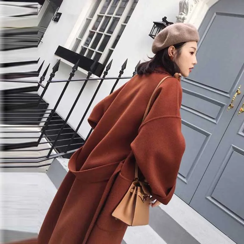 Женское шерстяное пальто повседневное бежевое с отложным воротником и поясом