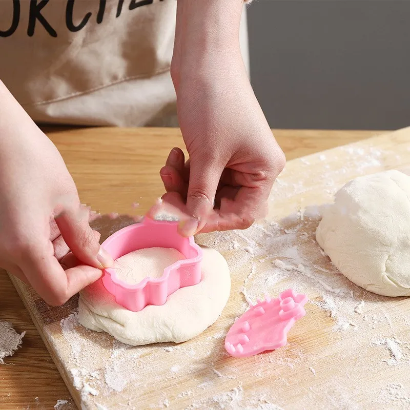 Cute Mold Cookie Cutter 3D Cookie Plunger Cutter DIY Baking Stamp Mould Die Fondant Cake Decorating Tools Cookie Cutter Baking Mold Cookie Mould Cookie Printing Mold Baking Decorating Tools