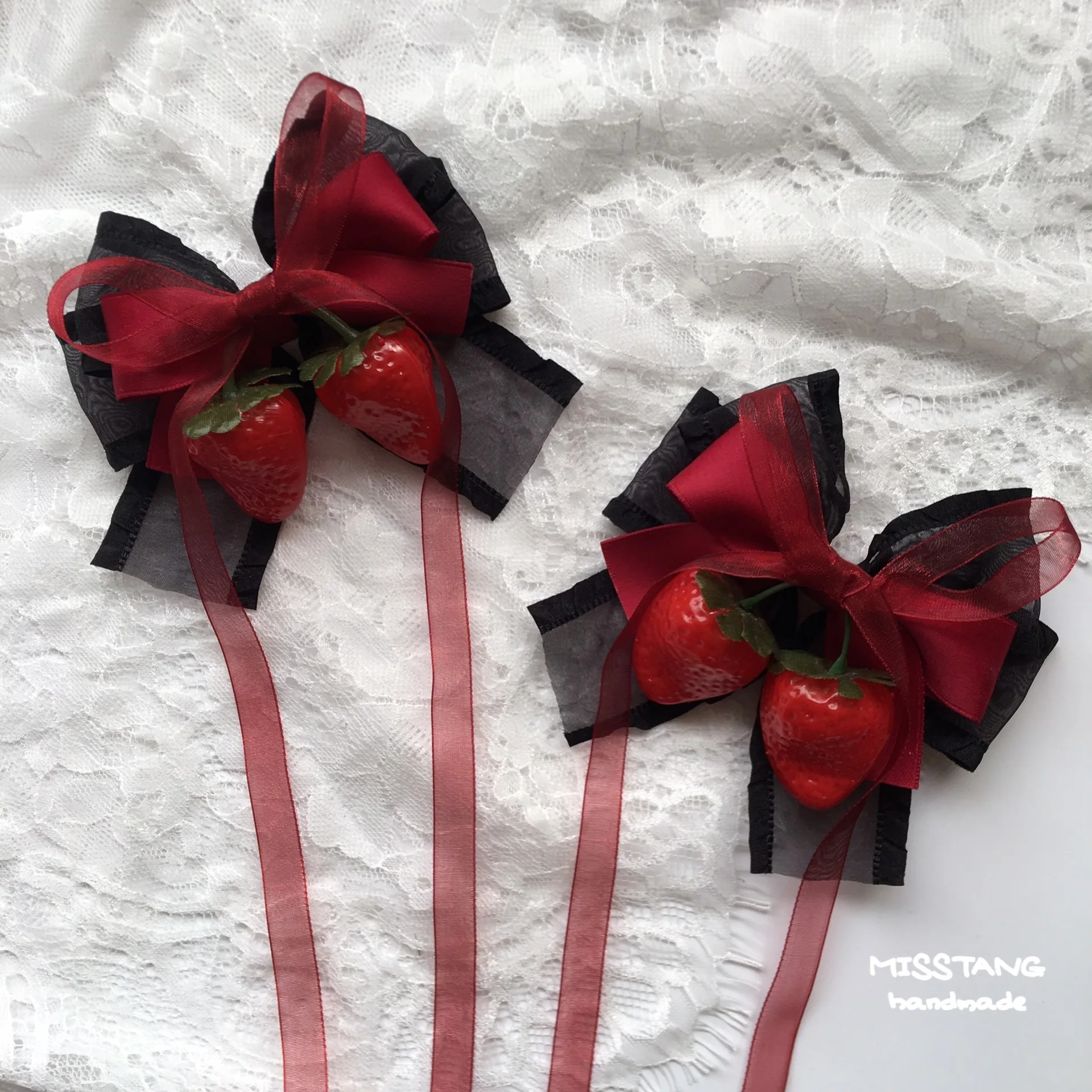 

Original Lolita Wafer Black Sweet Headdress Rotten Strawberries Hairclip Lolita Hair Lori Black Edge Clamp Small