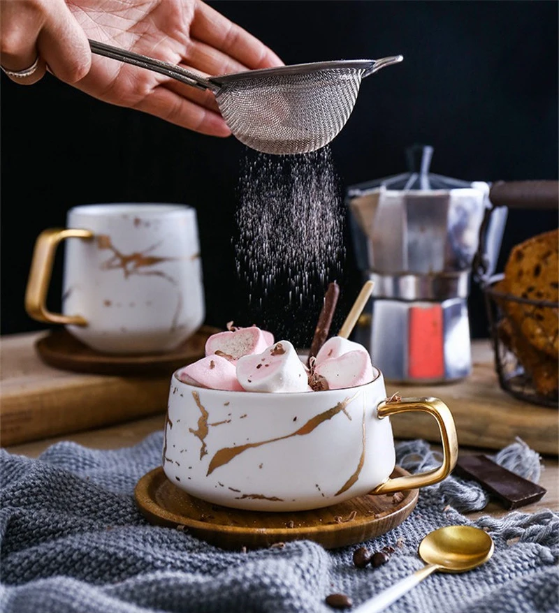 Роскошные матовые керамические мраморные чайные кофейные чашки с золотой инкрустацией деревянными блюдцами черного и белого цвета B002