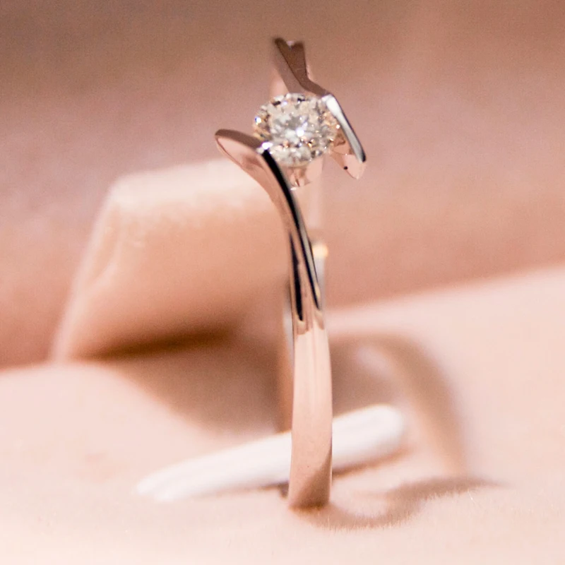 Кольцо из белого золота 18K(056