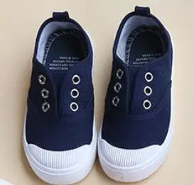 navy blue Детская одежда для мальчиков и девочек парусиновые кроссовки Демисезонный для маленьких мальчиков и девочек парусиновая обувь мягкие удобные слипоны Размеры креплений диаметром 22-35 От 2 до 10 лет - Цвет: navy blue