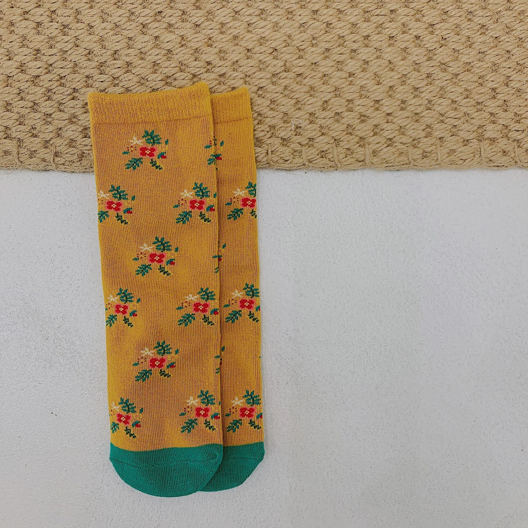 Модные носки без пятки для маленьких девочек милые Гольфы с цветочным принтом длинные хлопковые носки для малышей Детские гетры, носки для детей возрастом от 1 года до 12 лет - Цвет: yellow