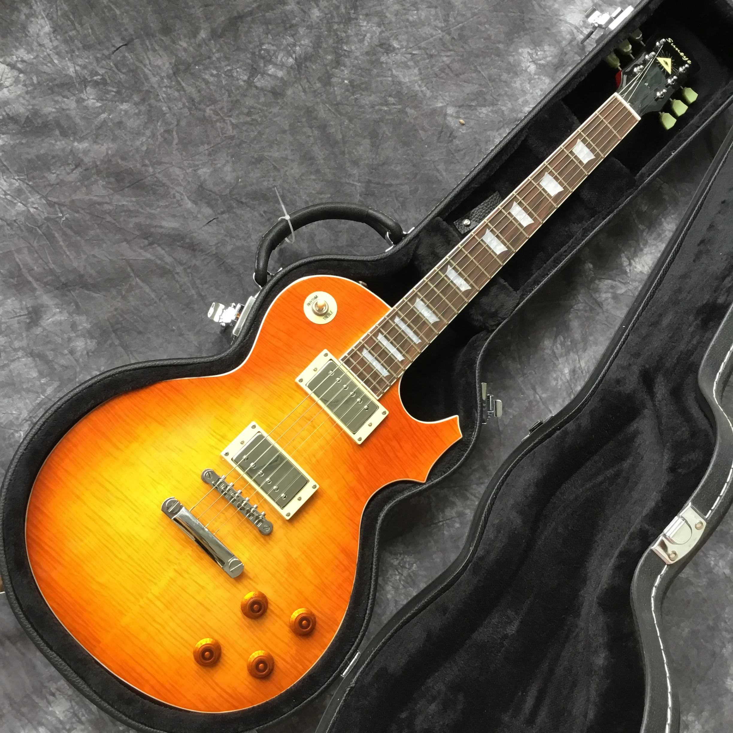 Высококачественная электрогитара и чемодан 6 штук, sunburst color tiger flame top gitaar mode. Цвет меда. Suneye