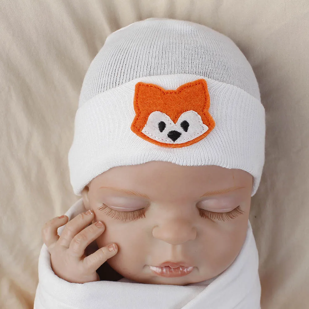 Забавная шапка с вышивкой для маленьких мальчиков, мягкая шапка для сна с изображением лисы и медведя из мультфильма для девочек 0-6 месяцев, вязанная шапка для мальчика, шапка для новорожденного