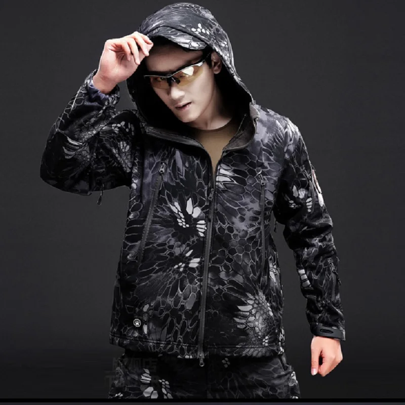 Billige CAMOUFLAGE JACKE MÄNNER 2016 Army Military Stil Taktische Soft Shell Warme Fleece Wasserdichte Mantel Männlichen CAMO Shark Haut Im Freien