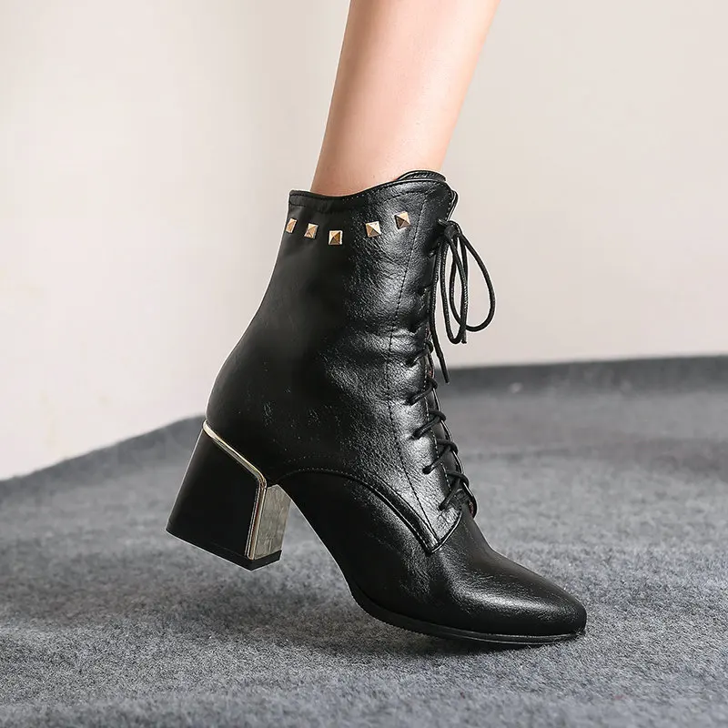 2020 Сезон осень зима Модные Ботинки Martin Женская обувь со шнуровкой на платформе и