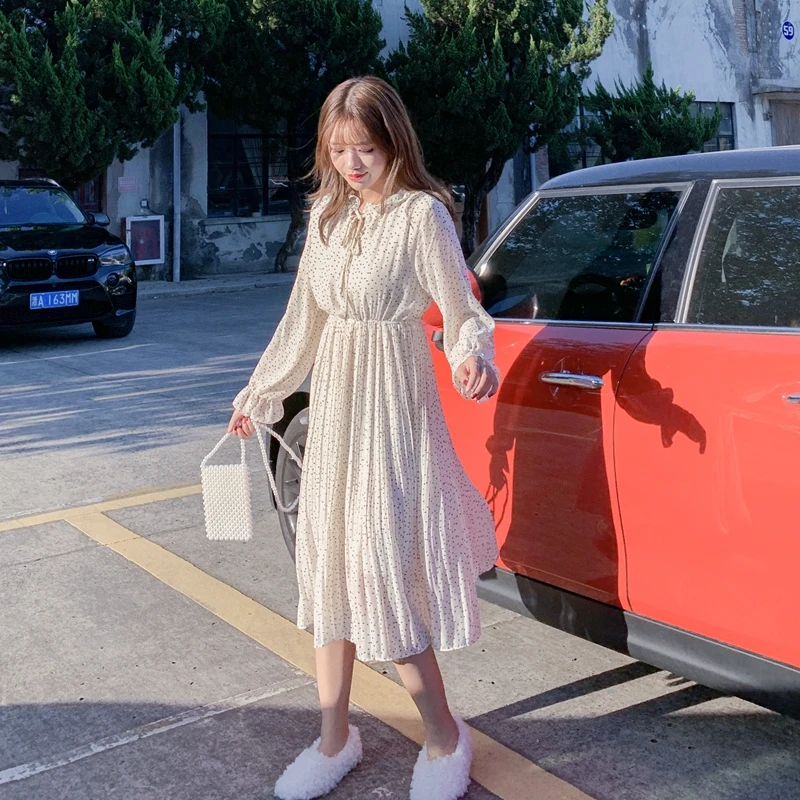 Черное платье женское летнее шифоновое в горошек с оборками вырезом цветочным