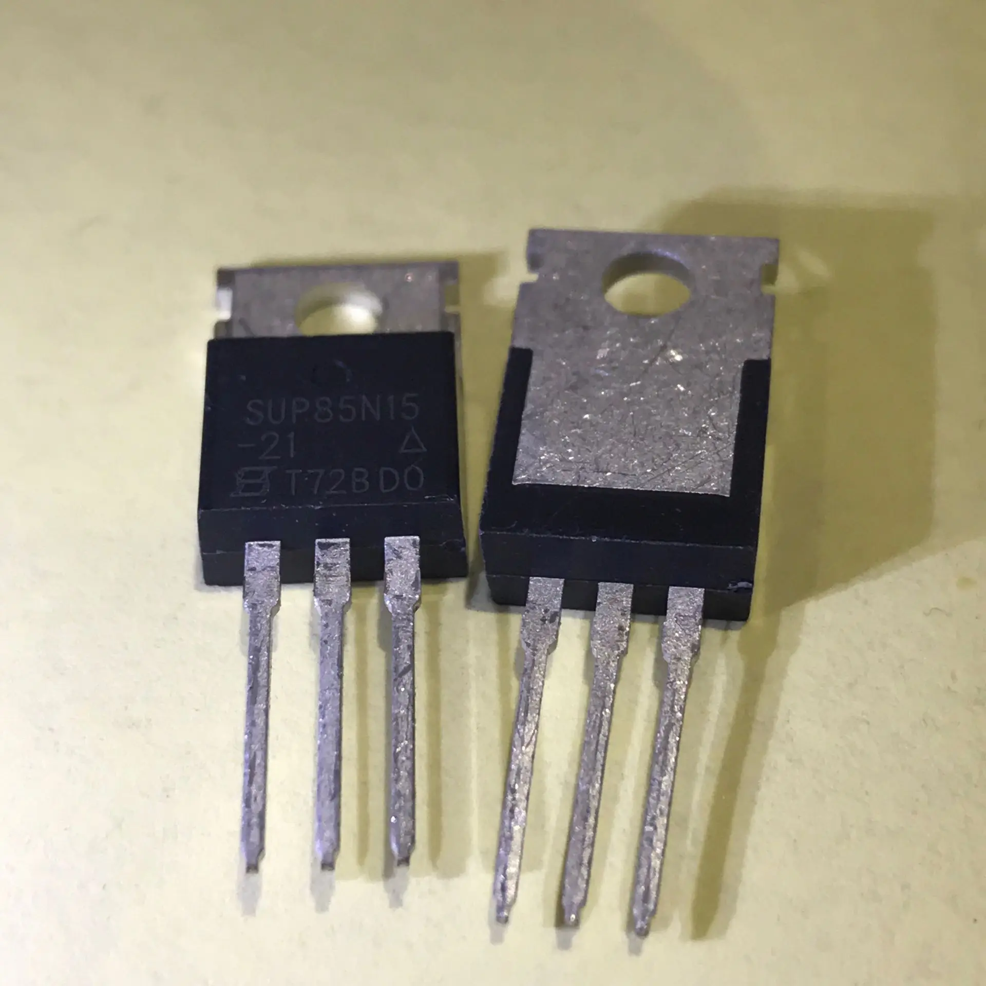 4 шт./лот SUP85N15-21 SUP85N15 85N15-21-220