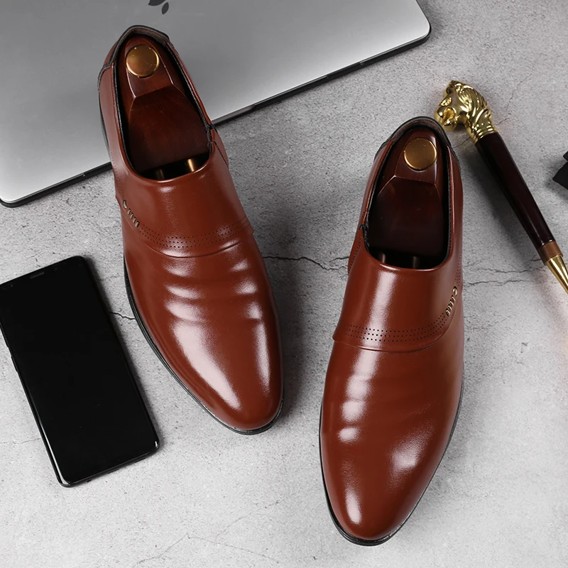 Newest Business Men Oxfords Shoes Set of Feet Black Brown Male Office Wedding Pointed Men's Leather Shoes Men Wedding