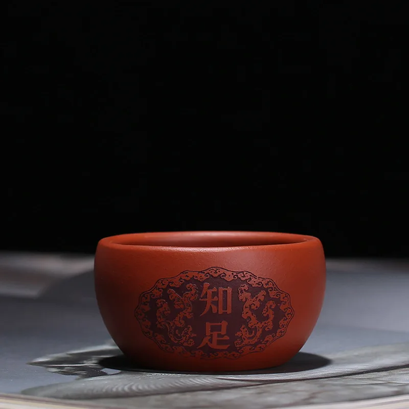 Положите его на красную глину небольшой чашки оптом большое количество мастер чашки напрямую от производителя продавая Yixing глиняный чай чаша партии