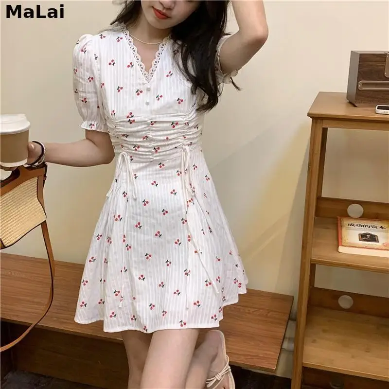 

Элегантное цветочное мини-платье, корейское пляжное летнее женское Повседневное платье с V-образным вырезом и коротким рукавом, милое женское цельнокроеное платье Y2k, 2021