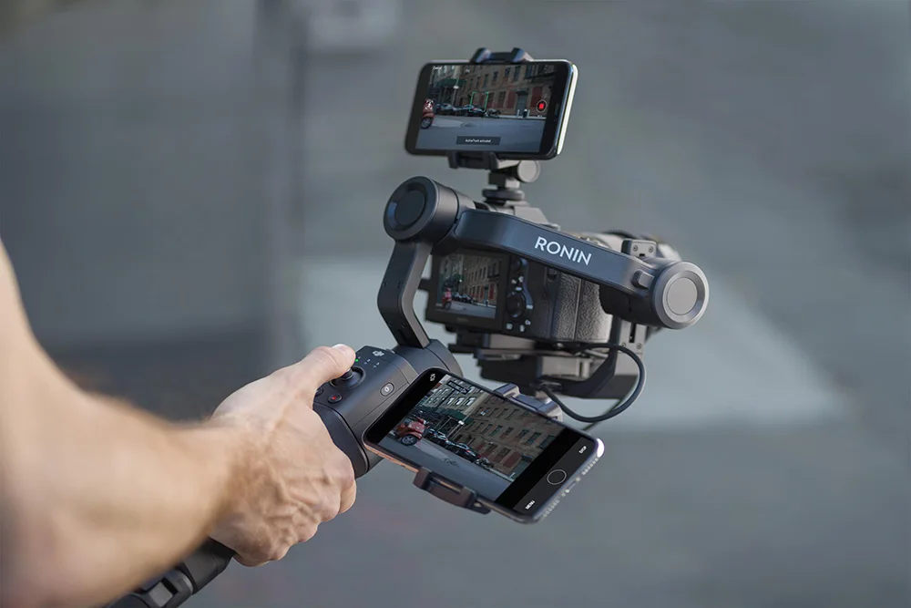 Держатель для телефона DJI Ronin-S/SC надежно крепится к креплению для горячего башмака камеры, чтобы активировать трек