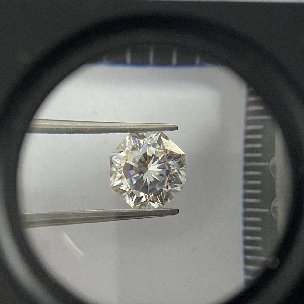 Octagon Cut 7mm Syanthetic White D VVS  1.2 Carat Moissanite Gemstones for Wedding Ring Making