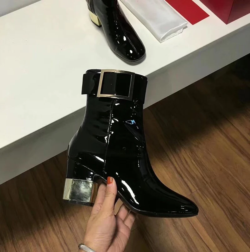 black shinny leather JAWAKYE/черные кожаные ботильоны для женщин; обувь на высоком квадратном каблуке со стразами и пряжкой; зимние ботинки на массивном каблуке с украшениями - Цвет: black shinny leather