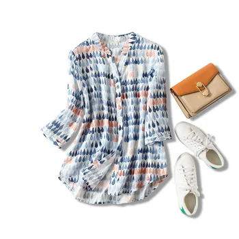 

spring and summer new refreshing and versatile blue and white vertical stripes V-neck Tibetan meat was thin