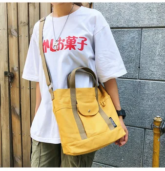 

CANVAS TOTE BAG - Adjustable handles. The main compartment has an inside pocket with zip closure. Snap-button fastening.
