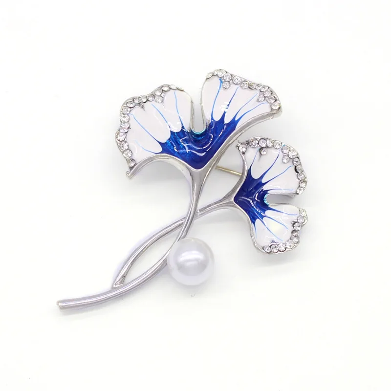 

Japanese Korean Fashion Elegant Ginkgo Leaf Pearl Brooch Autumn And Winter Overcoat Shawl Pin Buckle Versatile Clothing Accessor