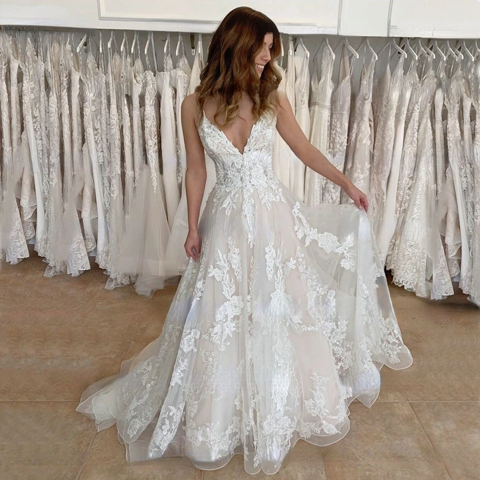 

Elegant Wedding Dresses Backless Lace Spaghetti Straps Sleeveless Appliques A-Line Court Train Bridal Gowns