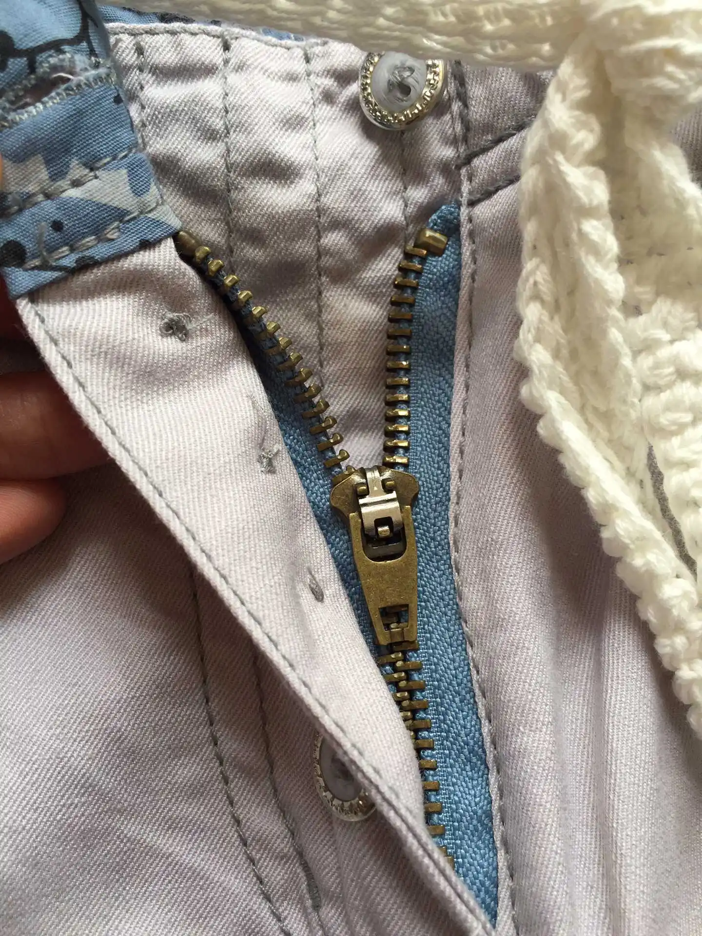 Gris banco de los pantalones de algodón Deg espaol