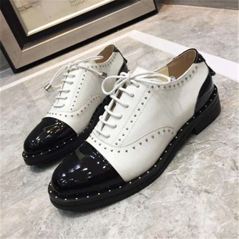 Zapatos De Mujer; женская обувь на плоской подошве; женская обувь с заклепками; женская обувь на плоской подошве со шнуровкой; chaussures femme; лакированная кожа; sapato feminino