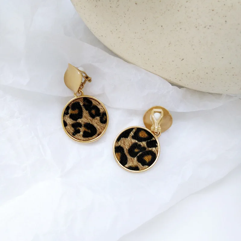 Модные геометрические круглый Leopard клипсы темперамент Для женщин Аксессуары для девочек в Корейском стиле, Женские Ювелирные изделия - Окраска металла: 2 Ear Clip