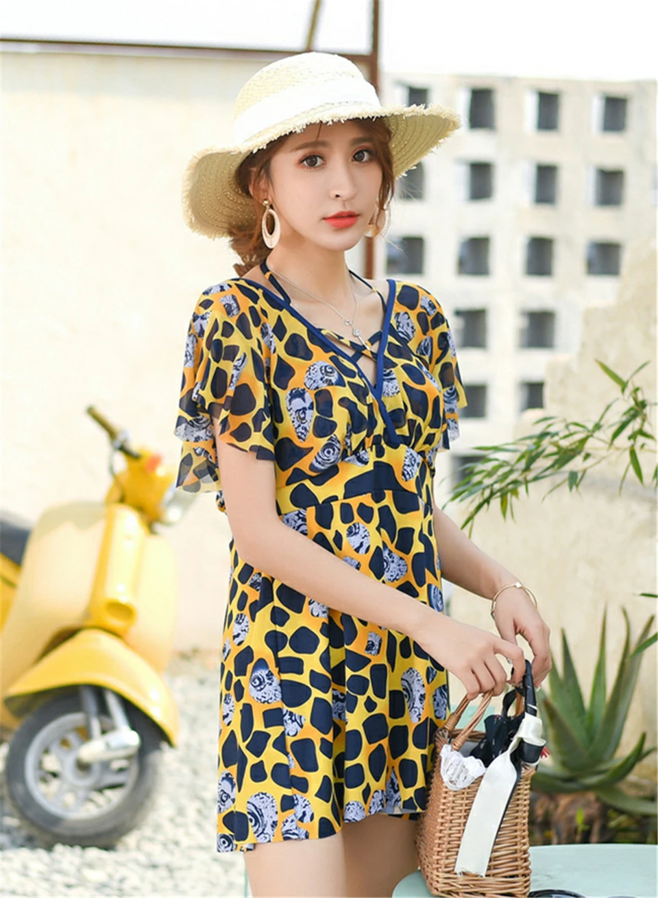 

Plus Size Swimwear 2020 Korean Style One Piece Beach Dress Short Sleeves Mesh Halter Backless Swimsuits Women Maillot de Bain