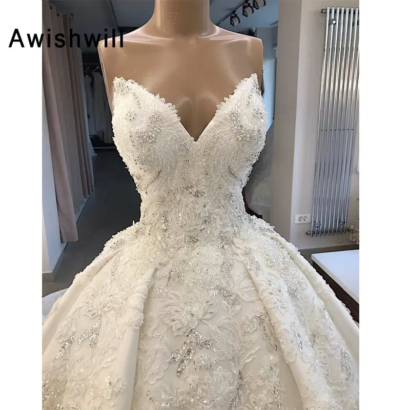 Luxury Beading Satin White Wedding Dress Customized V Neck Appliques Bride Dress Plus Size Wedding Gowns Lace Up Back