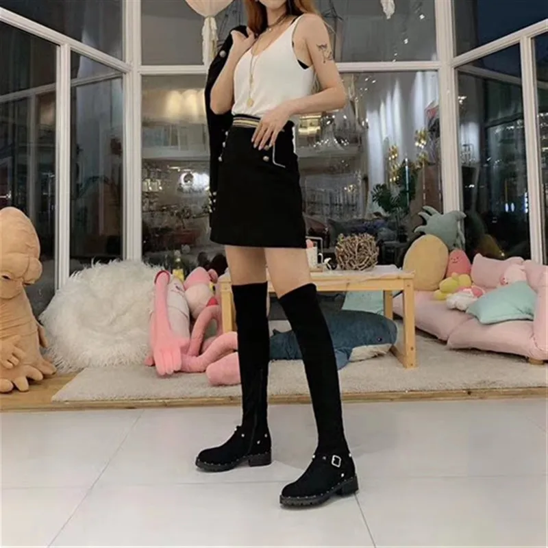 Сапоги до колена; Botas Mujer; женская обувь с заклепками; Цвет Черный; Zapatos De Mujer; женские сапоги на низком каблуке с пряжкой и круглым носком; Botas Mujer