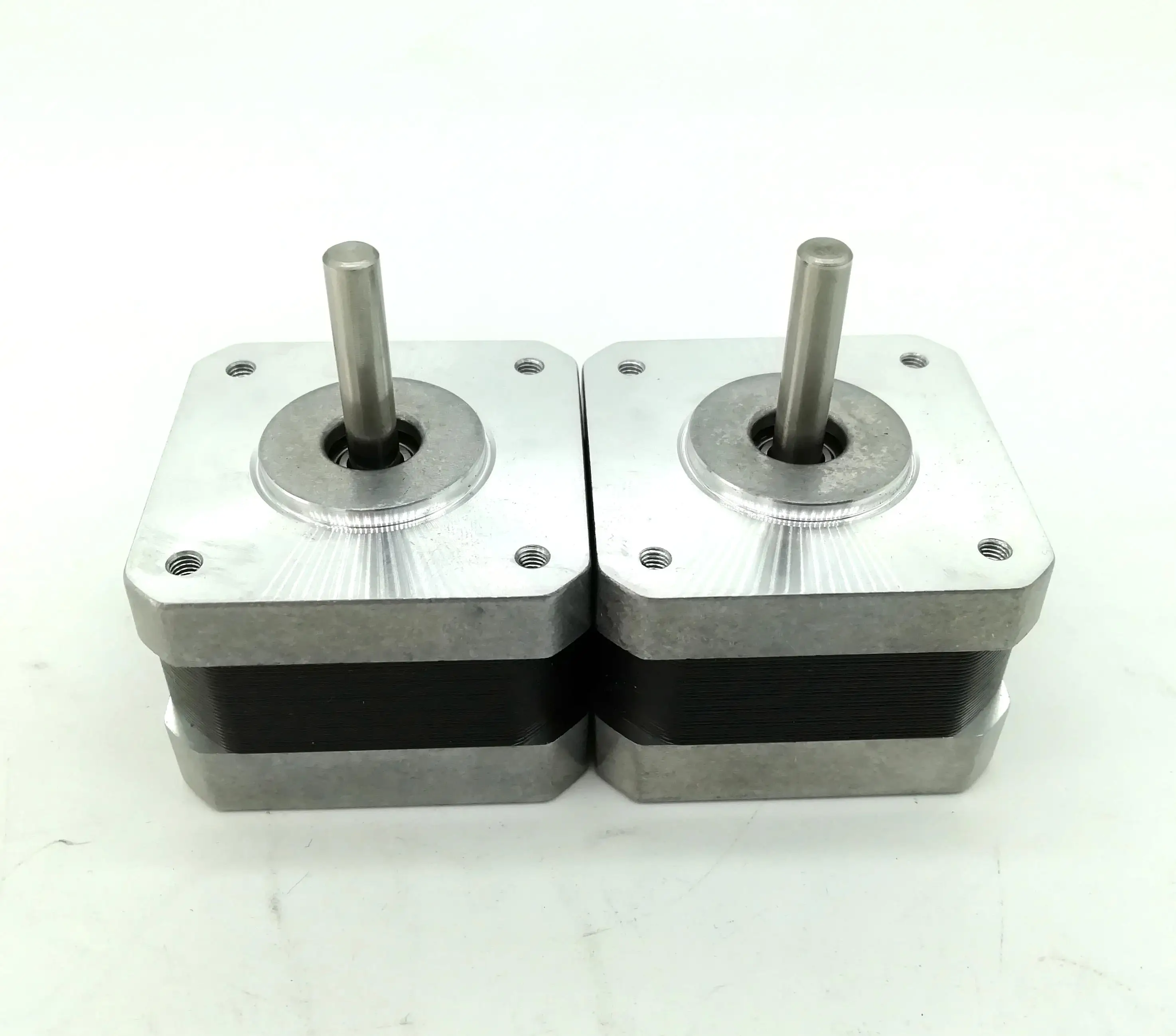 

NEMA17 30mm body 1.2A stepper motor for DyzeXtruder D/Round Shaft