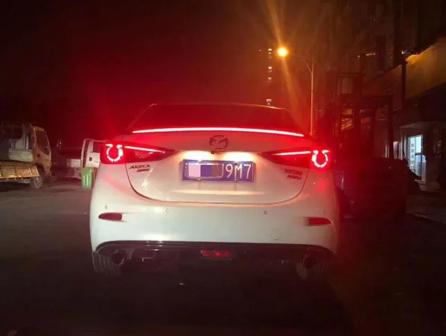 Для Mazda 3 Axela спойлер с светодиодный светильник потока светильник источник- автомобиля хвост крыло ABS Пластик Краски Цвет задний багажник спойлер