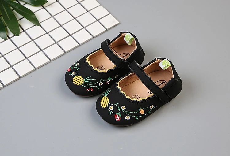 Newborn Baby Girls Shoes Infant Toddler Flat Soft Footwear Flower Embroidery First Walker Moccasins Solid color SSW020