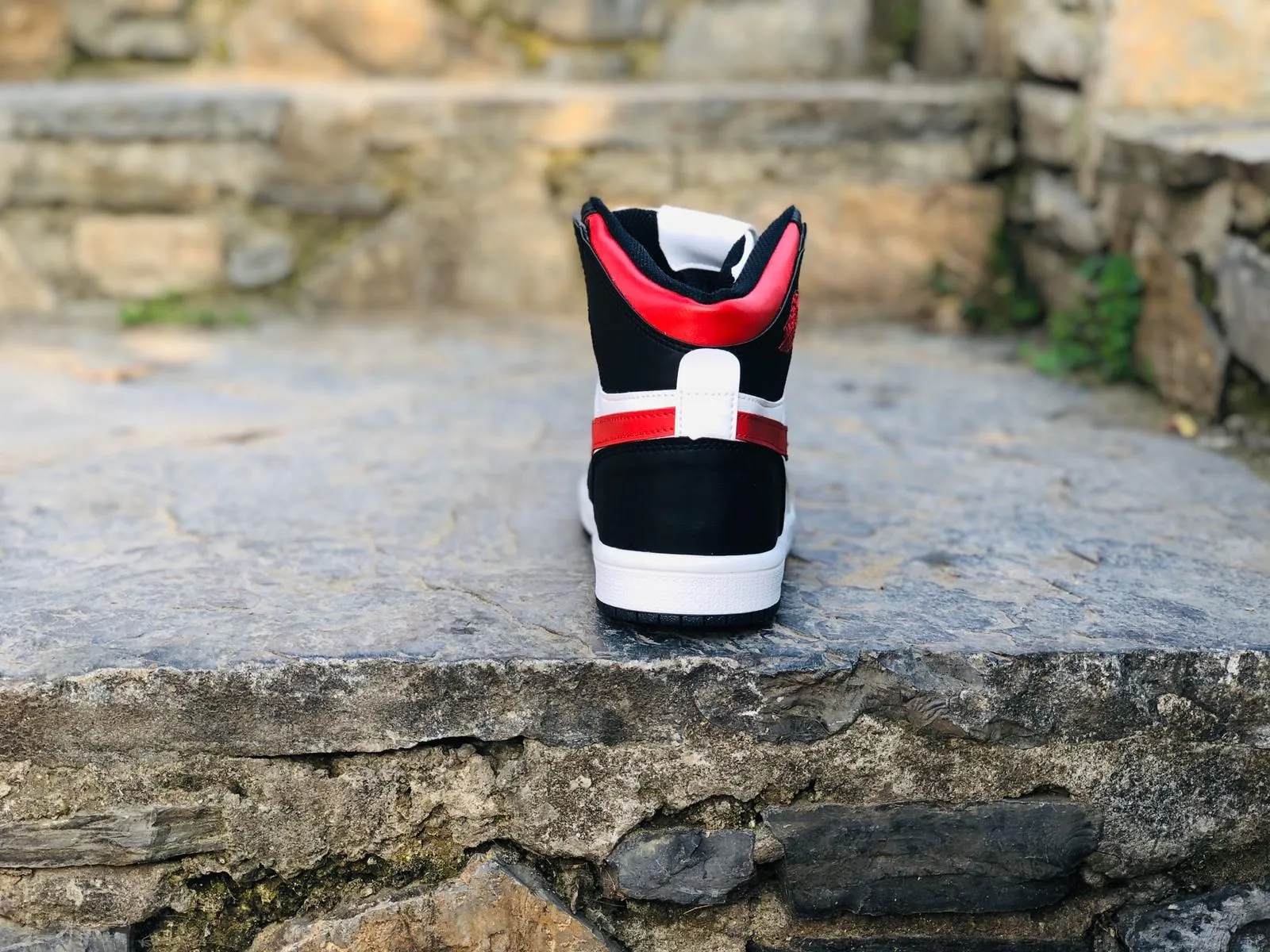 Черный и красный Nike Jordan 1