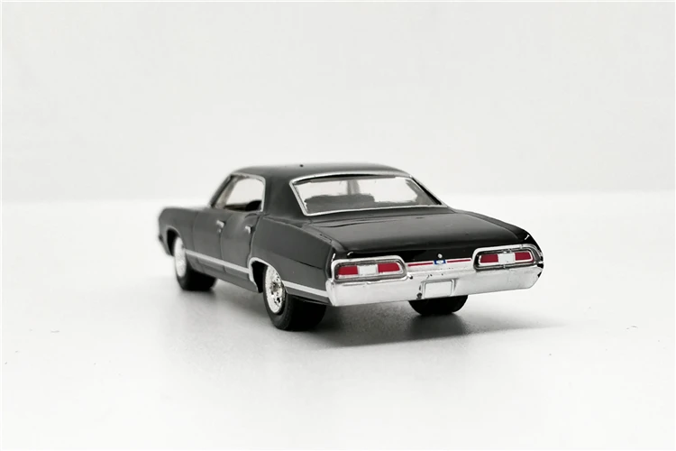 Зеленый светильник 1: 64 Chevrolet Impala Sport Sedan 1967 бутик сплава автомобиля игрушки для детей Детские игрушки модель оптом