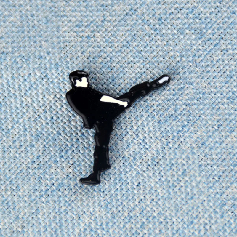 Metal Lapel Pin Bruce Lee Chinese Kongfu Enamel Pin Backpack Badge Pin