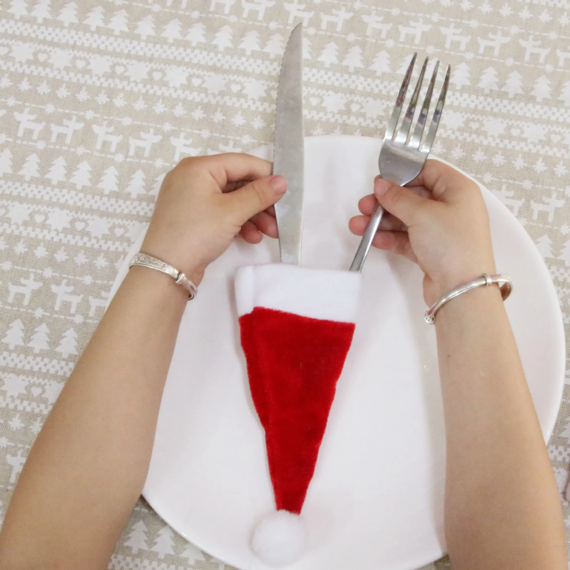 Christmas Decorative Tableware Fork Knife Wine Bottle Cover Red Hat Dinner Tool Cloth Tableware Xmas Decor Ornament