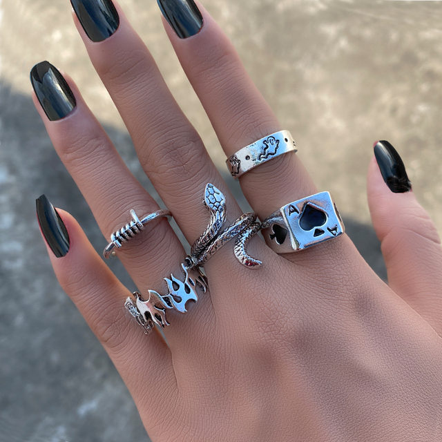 Vintage Rings Set for Women Men Aesthatic Retro Punk Silver Plated Heart Flower Butterfly Chain Finger Ring Jewelry 2022