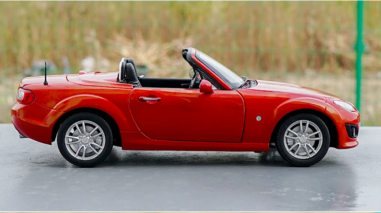 Оригинальные заводские литые под давлением 1/18 Mazda MX-5 MX 5 Roadster литые под давлением металлические классические модели игрушечных автомобилей в подарок, коллекция