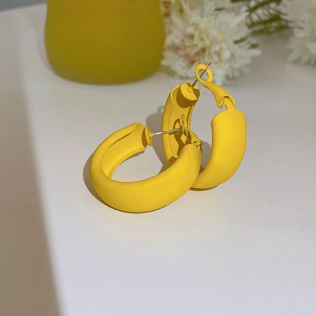 White Color Drip Oil C Shape Hoop Earrings for Women Girl Simple Geometric Round Circle Korean Sweet Jewelry Daily Life