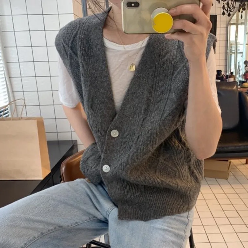 Dark Gray sweater RICININA, вязаный свитер, жилет для женщин, без рукавов, v-образный вырез, пуговицы, повседневные женские свитера, пуловеры, зимний, винтажный кардиган, Mujer - Цвет: Dark Gray sweater