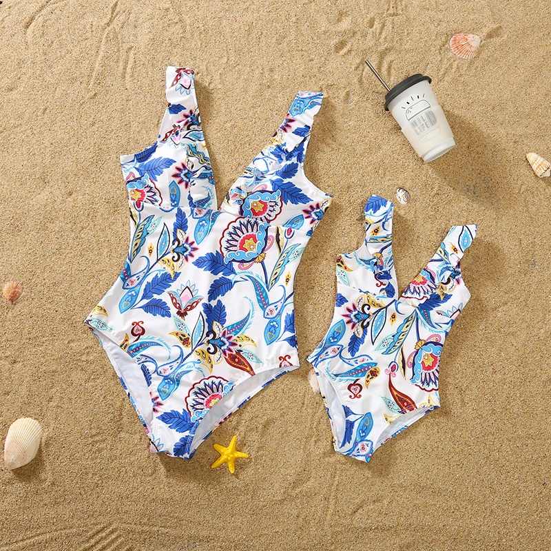 Family Matching Swimsuits Floral Printed Mom And Me Swimwear Women Girl Bathing Suits Men Boy Trunks Couples Holiday Beachwear 3