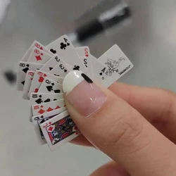 Engraçado bonito mini jogando cartas jogos de poker super pequenos cartões spoof presentes brinquedos de viagem adereços brincadeira