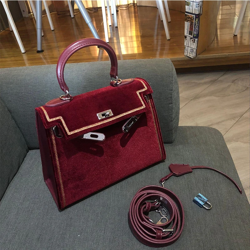 

Velvet Bag Female 2019 Autumn and Winter New Shoulder Bag Embroidered Platinum Crossbody Bag Lock Buckle Mobile Handbag