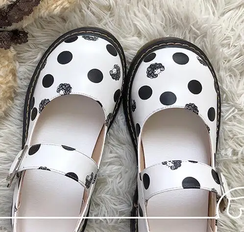 Kawaii для девочек повседневные милые туфли в стиле «Лолита» милый волновой точки удобная обувь Kawaii круглый носок с одним словом, с пряжкой женская обувь лоли cos - Цвет: Белый