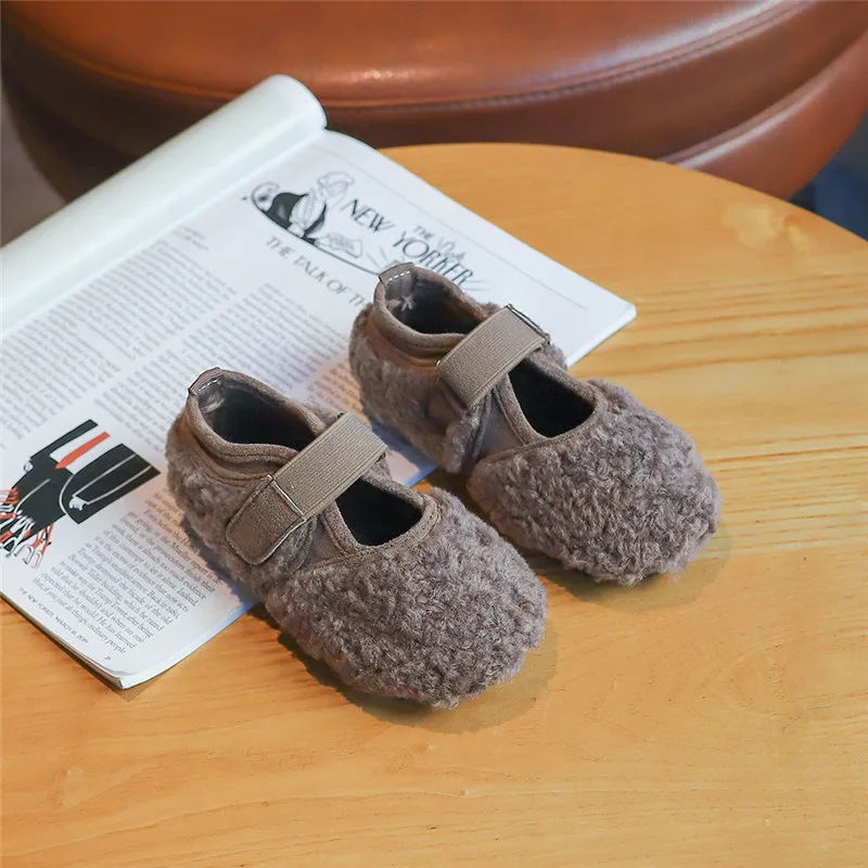 Зимняя Детская Хлопковая обувь, кроссовки для маленьких девочек, однотонная теплая детская обувь на меху для мальчиков, обувь на плоской подошве, лоферы, размер 26-30, SZ157