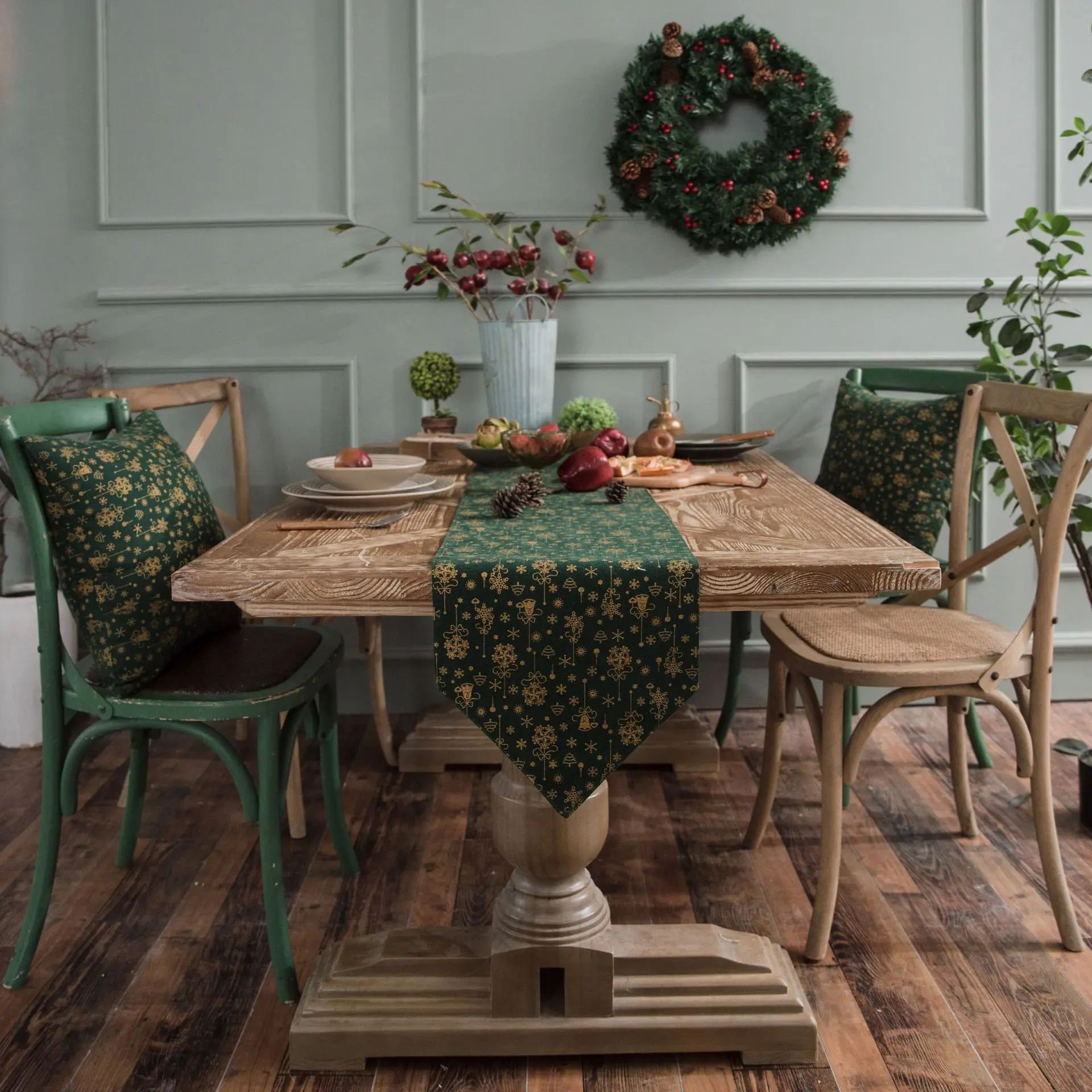 

Table Flag Christmas Green Gilding Process American Style Simple Tea Table Cover Cloth Household Goods Table Top Decoration