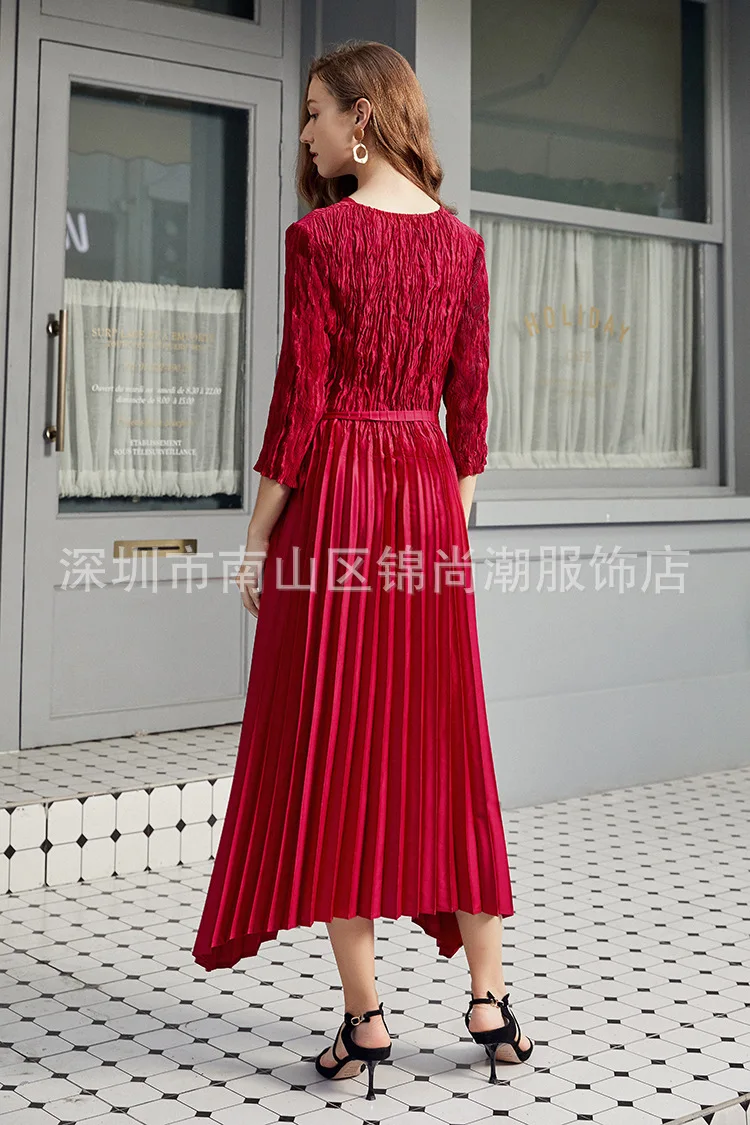 MIYAKE Fold известная женщина темперамент сплайсинга шелковое атласное ласточкин хвост платье Длинные свободные кружева и плиссированные платья