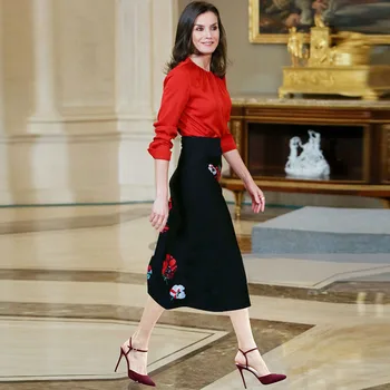 

Summer Design European Celebrity Same Style Elegant Skirt Suit Red Silk Shirt Flower Printing Straight Skirt Vintage Twin Sets